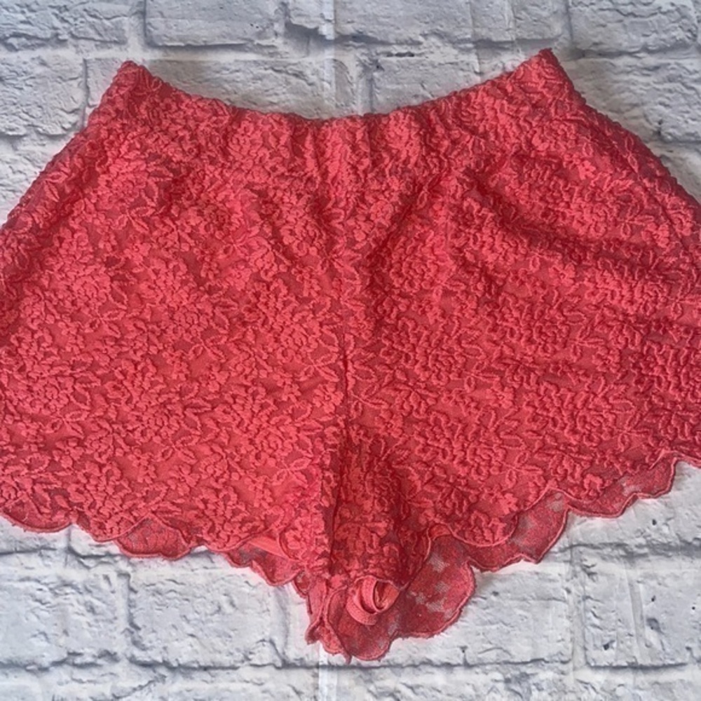 Free People Boho Floral Stretch Lace Lined Scallop Hem Coral Casual Barbie Short